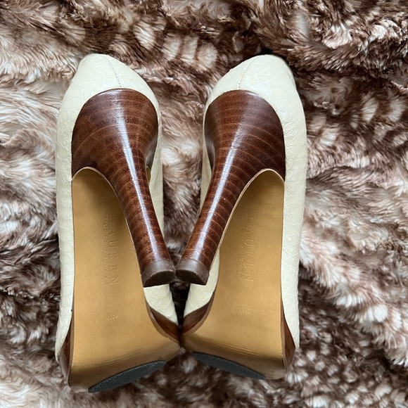 Lauren Ralph Lauren cream croc embossed pumps - Picture 4 of 6